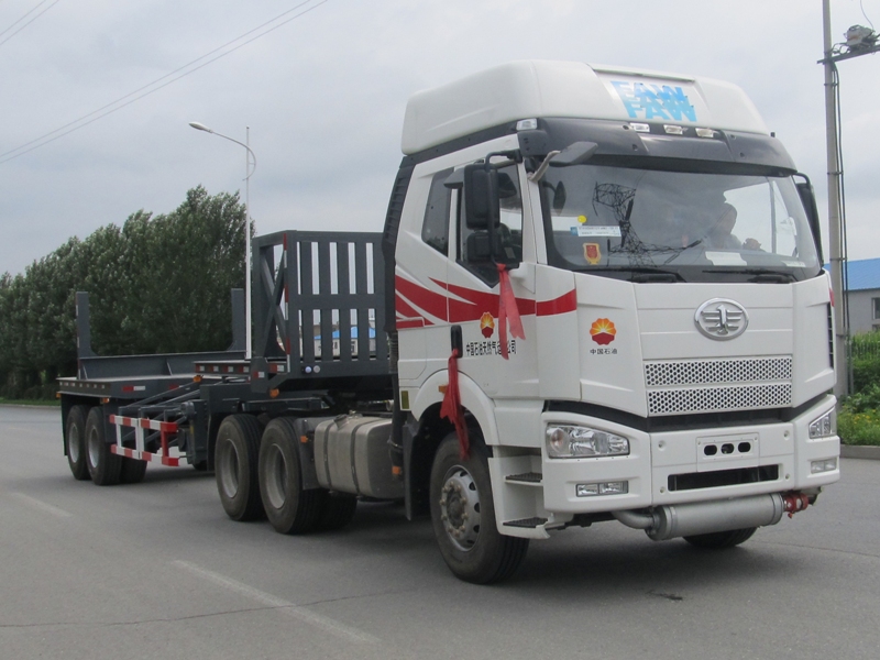 鐵嶺陸平機器生產(chǎn)的油田井管運輸半掛車