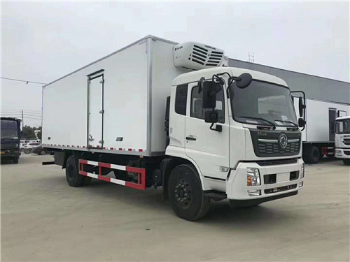 加裝通風(fēng)槽東風(fēng)天錦廂長(zhǎng)7.8米冷藏車(chē)不超重，可以辦營(yíng)運(yùn)證了