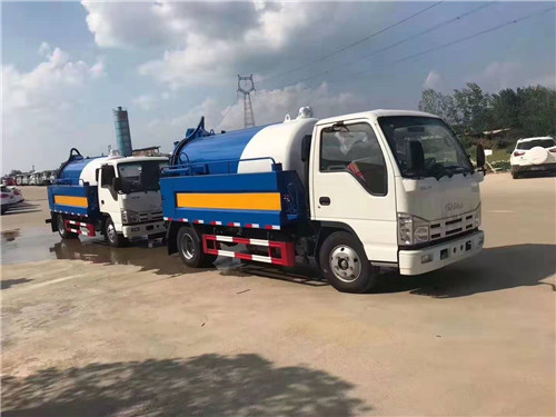 慶鈴五十鈴清洗吸污車出口到菲律賓，污水箱4.2方，水箱2方