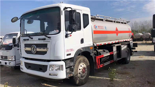 老國標(biāo)剩下兩臺(tái)東風(fēng)多利卡D9加油車危險(xiǎn)品底盤，安全達(dá)標(biāo)已下發(fā)，買到就是賺到，歡迎搶購