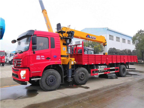 東風(fēng)暢行小三軸廂長(zhǎng)8.5米隨車(chē)起重運(yùn)輸車(chē)圖片參數(shù)介紹