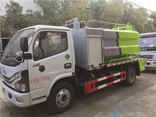 國(guó)六東風(fēng)小多利卡清洗吸污車(chē)兩用車(chē)清水箱2方，污水4方