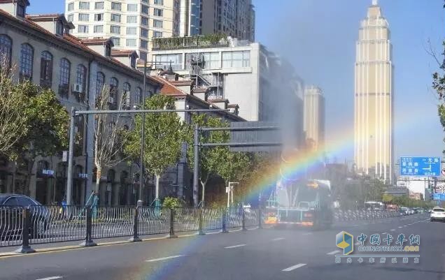 從抑塵到消毒，解放灑水抑塵車防疫消毒實力為人民服務！