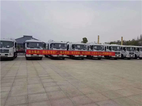 程力出口阿聯(lián)酋第二批45臺東風天錦抑塵車，用于消毒防疫