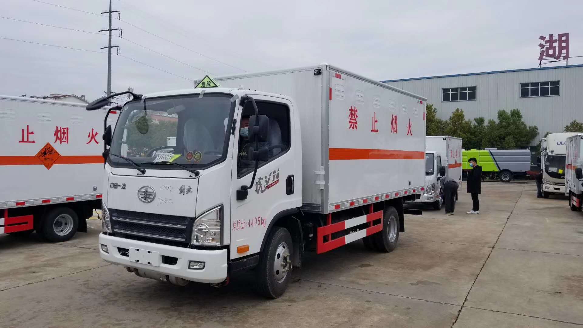 解放虎VN藍(lán)牌危險(xiǎn)品廂式運(yùn)輸車(chē)，解放卡車(chē)，掙錢(qián)機(jī)器