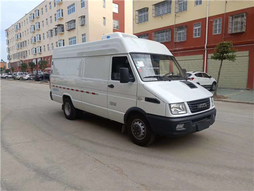 南京依維柯柴油面包冷藏車大空間，市內(nèi)不限行