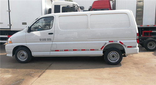 金杯新快運國六面包冷藏車，汽油，市內(nèi)不限行