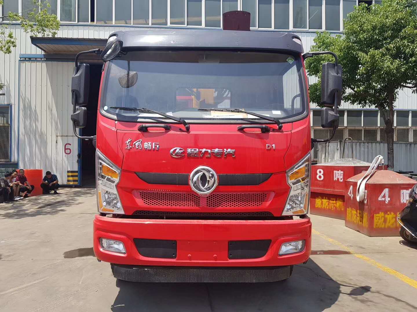 東風(fēng)暢行D1隨車吊匹配玉柴160馬力，徐工6.3噸4節(jié)上操作吊機，5.1米貨廂