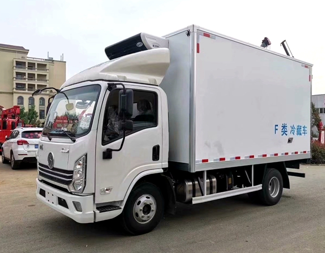 陜汽德龍K3000冷藏車，匹配濰柴130馬力，廂體3.7米，4.1米