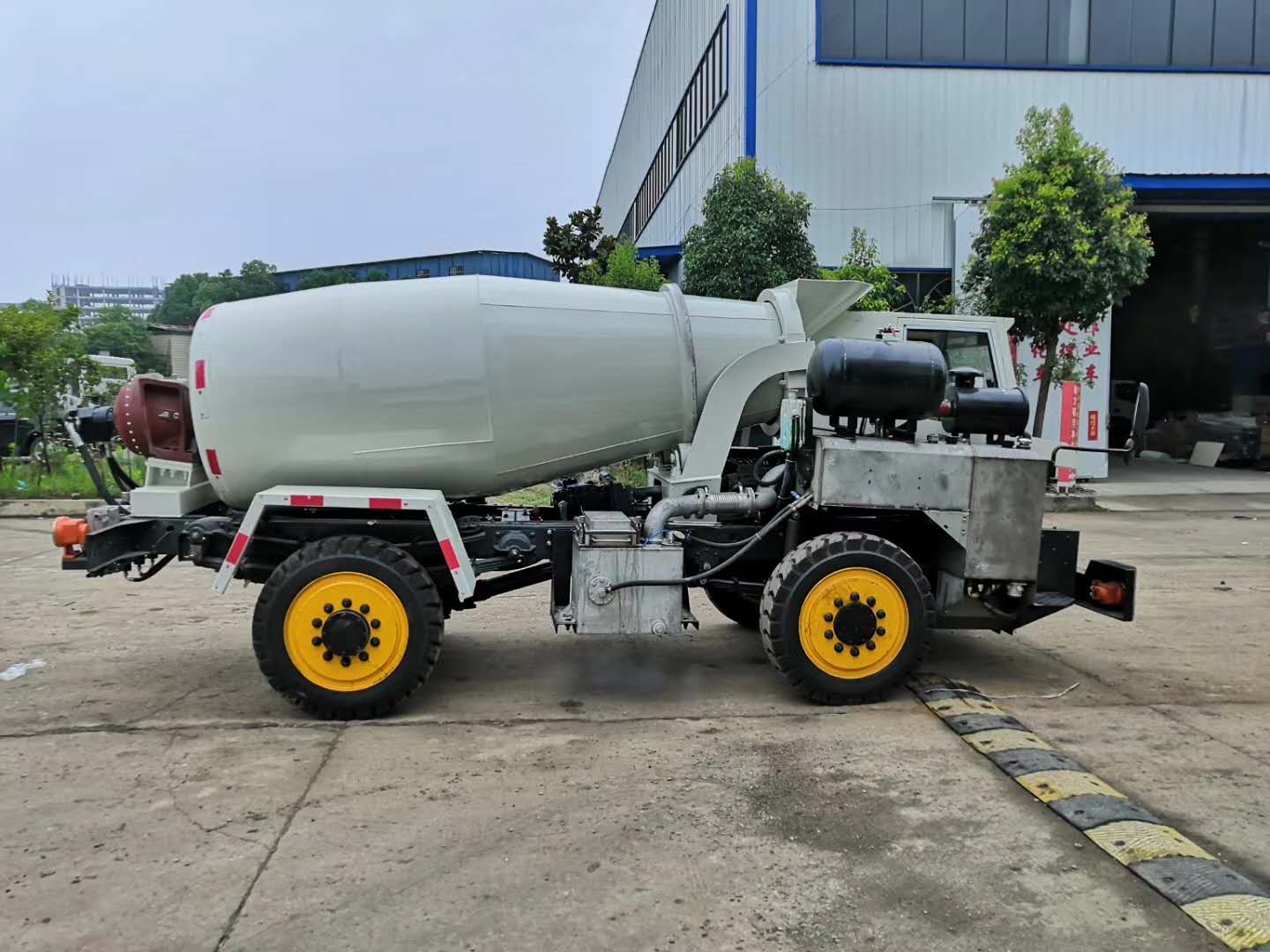 2.5方防爆攪拌車,柴油,氣啟動攪拌車，礦井?dāng)嚢柢噲D片展示