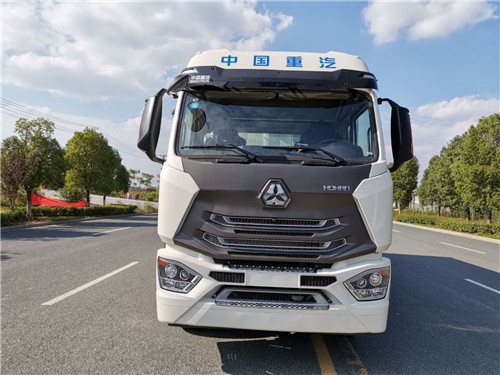 重汽豪瀚6米8冷藏車德國(guó)曼240馬力6缸機(jī)7升大排量發(fā)動(dòng)機(jī)