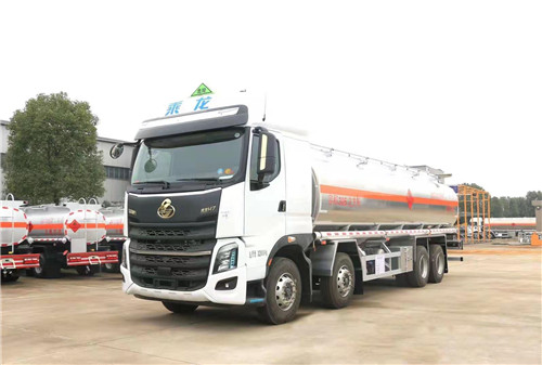 顏值擔(dān)當(dāng)，實(shí)力悍將東風(fēng)柳汽8*4運(yùn)油車（國六）全國熱銷