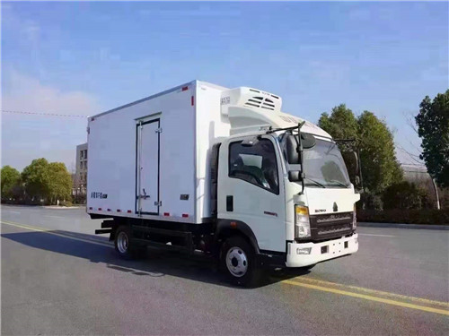 重汽豪沃國六“小金?！崩洳剀?，現(xiàn)車一臺，隨提隨走