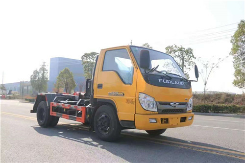 市場上一款雙層大梁的藍牌鉤臂垃圾車，純工程自卸車底盤，載重無敵