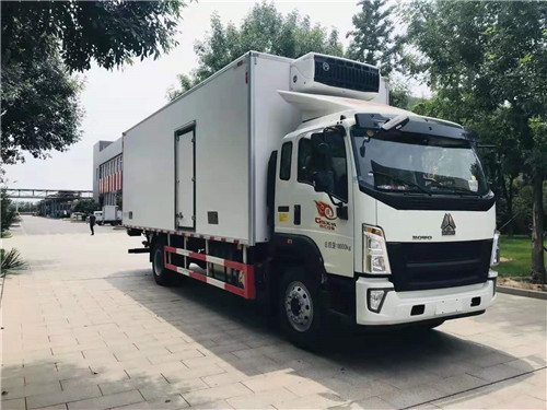 國五重汽豪沃廂長(zhǎng)6.64米冷藏車