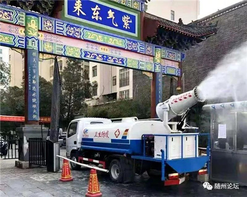 隨著疫情蔓延，隨州醫(yī)用物資告急，如何在危難之時(shí)大有作為？程阿羅放棄與家人團(tuán)聚的機(jī)會(huì)，返回公司，于大年初一歷經(jīng)艱辛輾轉(zhuǎn)回到隨州，組織捐款100萬元購買防疫專用物資，支援一線醫(yī)務(wù)人員，成為隨州防疫捐款第一人。 程阿羅的善舉，激起了社會(huì)大力支持。2月22日，遼寧沈撫新區(qū)一通用空氣遼寧有限公司專程向程力公司專項(xiàng)供應(yīng)70臺(tái)負(fù)壓設(shè)備，捐贈(zèng)消毒液4噸及方便面、火腿腸等物資，支持程阿羅抗擊疫情。