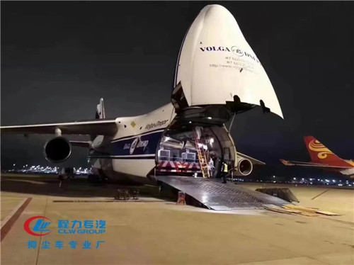 程力汽車集團(tuán)作為中國最大的專用車生產(chǎn)之都的龍頭企業(yè)，在專業(yè)技術(shù)和工藝質(zhì)量上一直處于行業(yè)領(lǐng)先地位。在得知程力汽車集團(tuán)抑塵車專業(yè)廠生產(chǎn)的霧炮車在此次疫情中發(fā)揮的重要作用后，阿聯(lián)酋果斷的從中國程力集團(tuán)采購一批抑塵車用于防疫消毒，在接到定單后，程力抑塵車專業(yè)廠日夜不息，八天完成阿聯(lián)酋45臺東風(fēng)天錦100米抑塵車出口交付。再次向世界展現(xiàn)程力汽車集團(tuán)堅實的專用車制造能力。