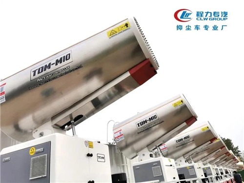 程力集團(tuán)抑塵車專業(yè)廠，程力速度，程力品牌。 國內(nèi)市場自3月中旬，開工復(fù)產(chǎn)擴(kuò)能以來，各廠突擊疫情期間積壓的訂單和井噴式報復(fù)性消費訂單，正如火如荼日夜加班加點趕產(chǎn)。各種大額訂單發(fā)車場景，感染著身邊的每一位員工，有的用戶為搶訂專用汽車和應(yīng)急裝備，排隊爭搶簽約支付定金，不少用戶提著全款等候在車間，產(chǎn)品下線就被搶購一空，出現(xiàn)了一車難求的壯觀局面。小編特編輯幾組場景圖片，以饗讀者。