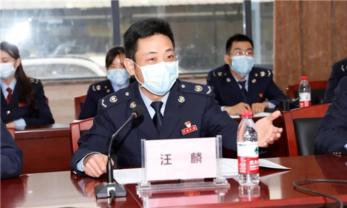 在座談中，隨州市稅務局第一稽查局汪局長表示，希望程力汽車集團牢牢把握好這次國家大力扶持優(yōu)秀民營企業(yè)的政策機遇，切合自身實際情況，找準發(fā)展點擴大自身優(yōu)勢，爭取能夠順利完成年度70億生產(chǎn)總值的目標任務，實現(xiàn)公司的穩(wěn)步快速發(fā)展。