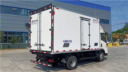 國(guó)六重汽豪沃小金牛4.2米冷藏車